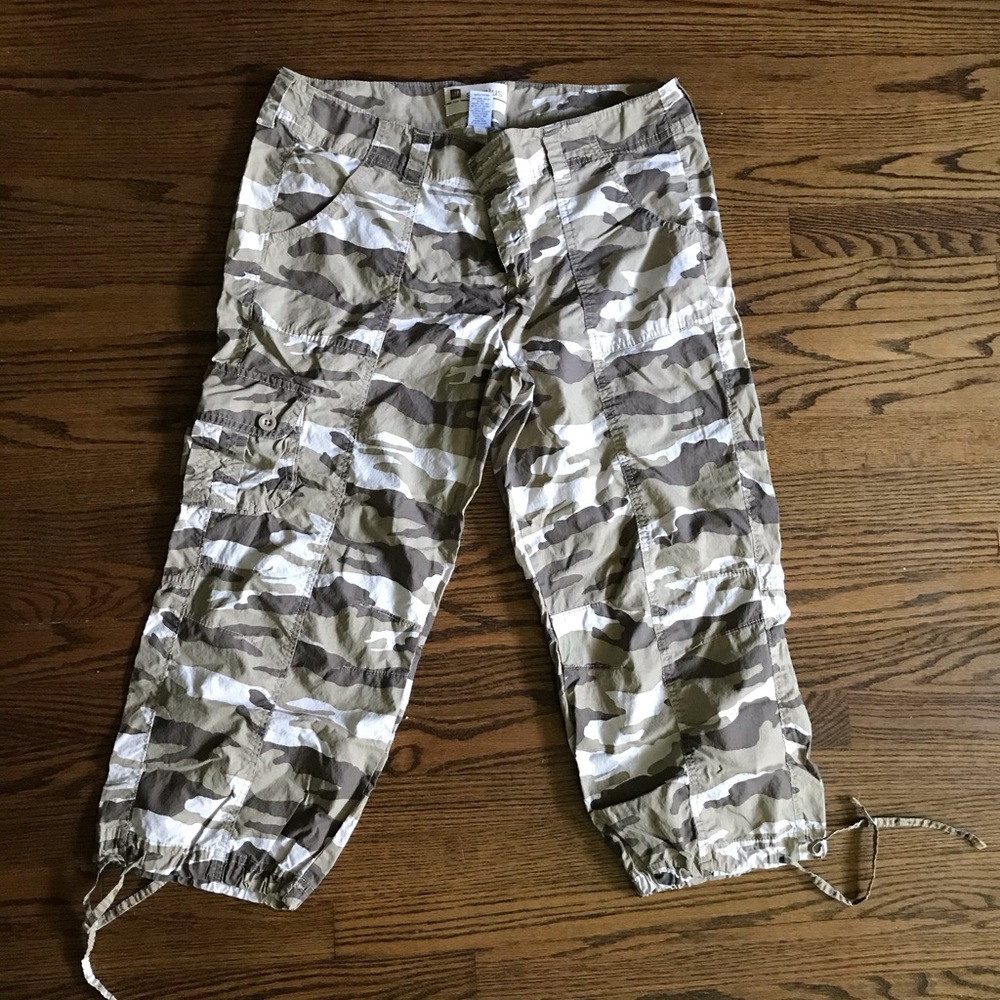 Cargo Capri pants